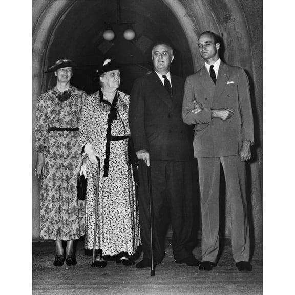 Fdr Presidency. From Left Sara Roosevelt History (18 x 24)