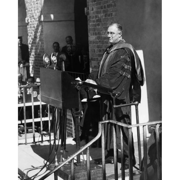 Fdr Presidency. Us President Franklin Delano Roosevelt Delivering An Address At The College Of William And Mary After