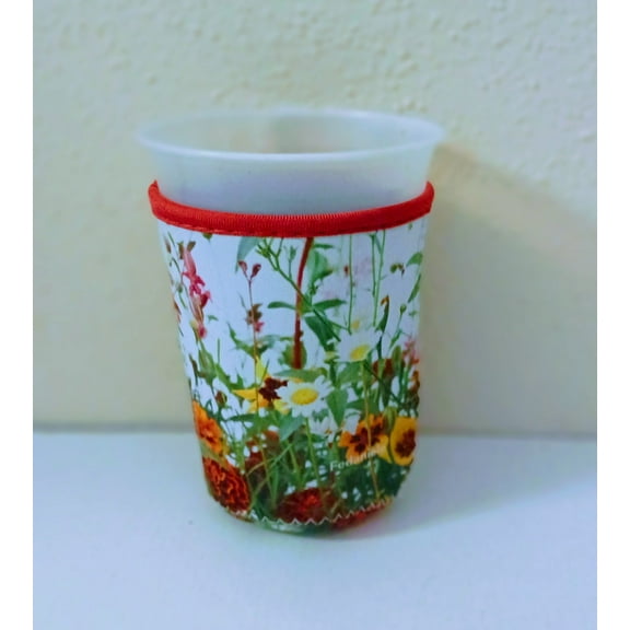 Fedaniele Floral Green Reusable Insulated Neoprene Cup Sleeve Durable Drink Sleeve for Cold Hot Beverages 22oz 3mm