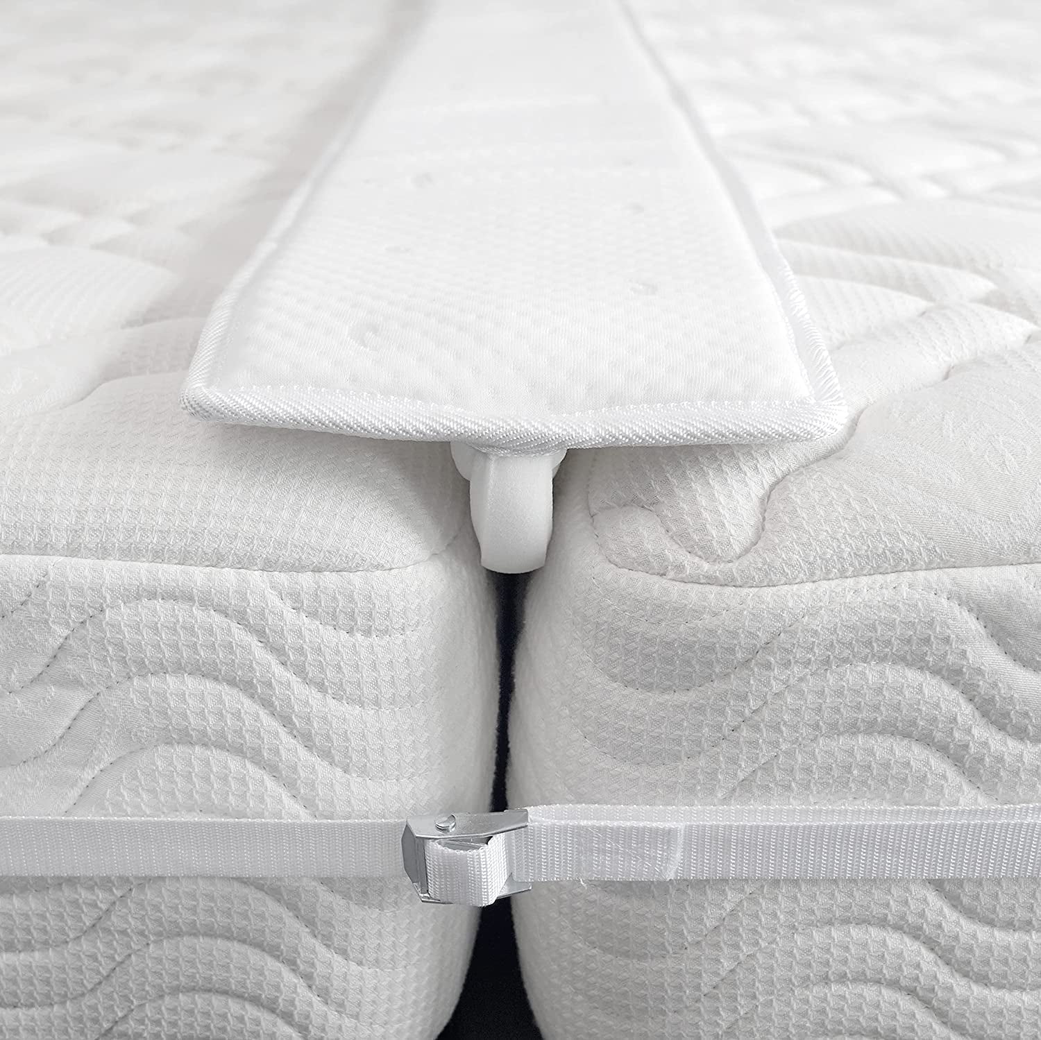SmarTopus Bed Bridge Twin to King Converter Kit, Hypoallergenic Mattress Cover, White, 6.5 x 6.6