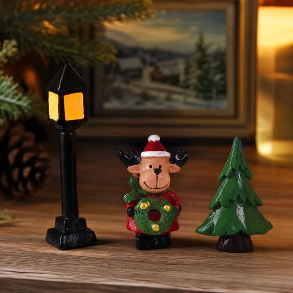 FeiBiQiuBi 3 Pcs Christmas Miniature Figurines, Mini Streetlight Reindeer Christmas Tree Resin Craft Doll Christmas Theme Design Tabletop Decoration