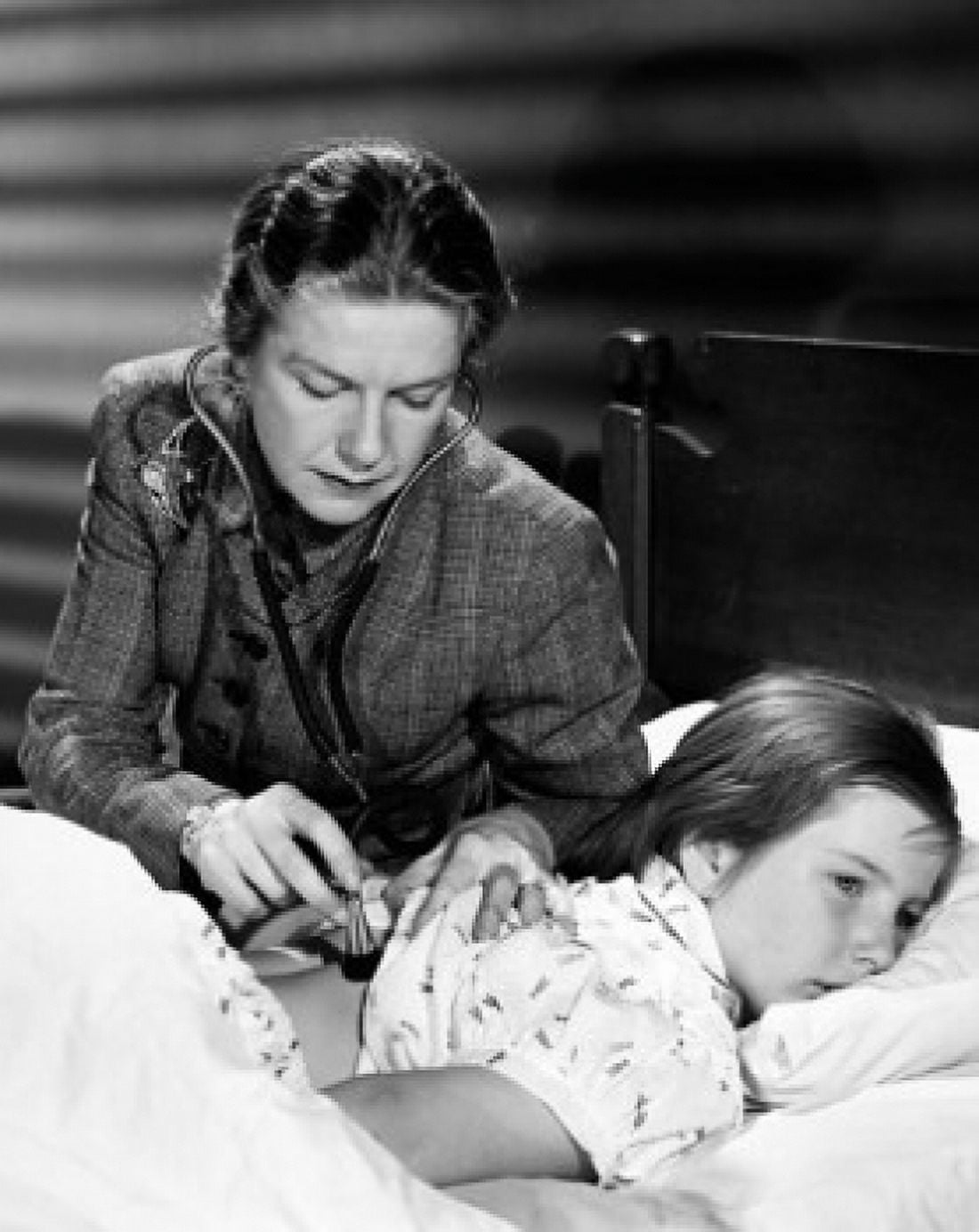 Female doctor examining a girl Canvas Art - (18 x 24)