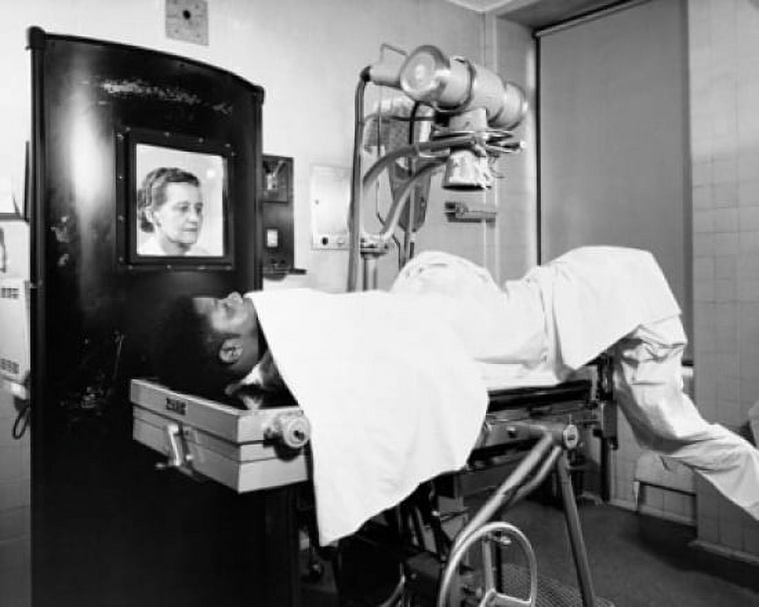 Female radiologist taking an x-ray of a patient Canvas Art - (18 x 24)