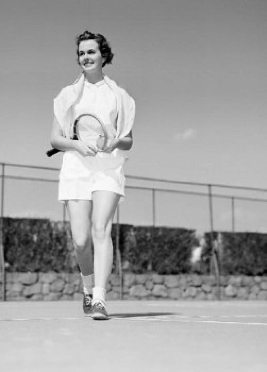 Female tennis player at tennis court Canvas Art - (18 x 24)