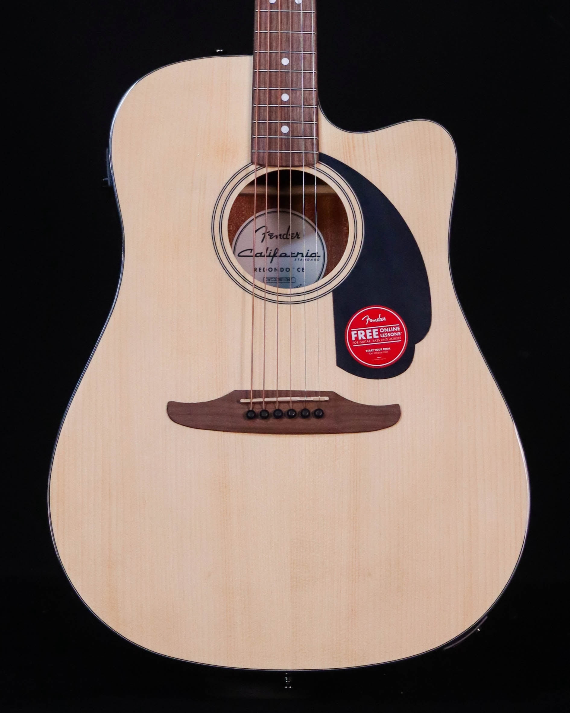 Fender California Standard Redondo, CE, Spruce Top, Natural