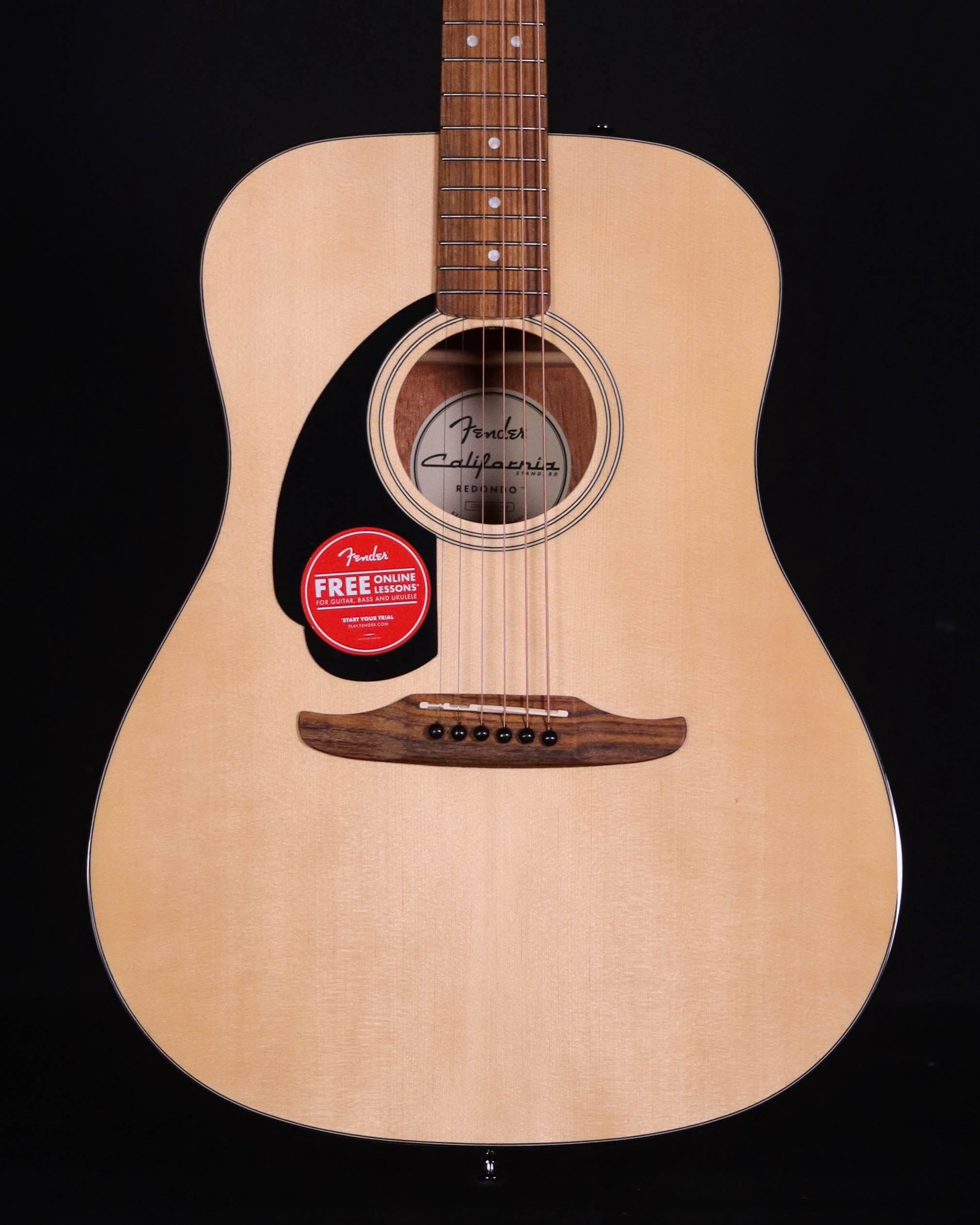 Fender  California Standard Redondo Left-Handed, Spruce Top, Black Pickguard, Natural