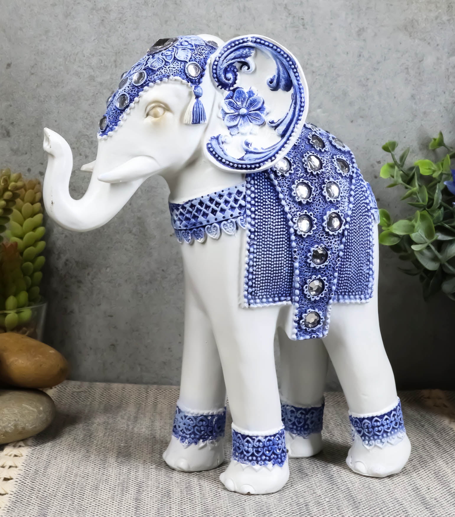 Feng Shui Ming Style Blue And White Ornate Design With Crystals