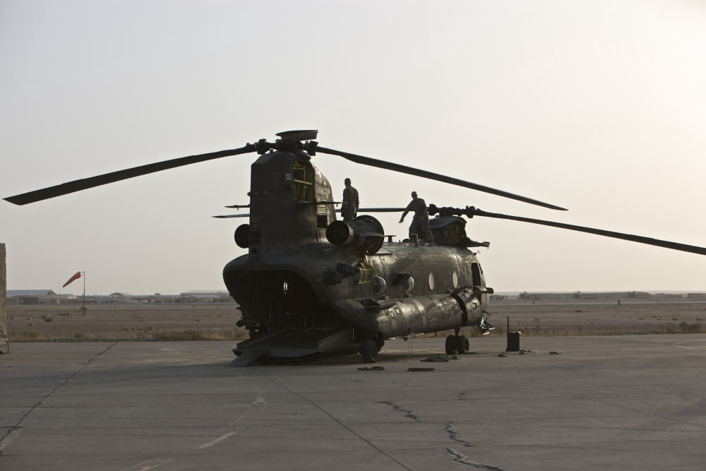 Field maintenance on a CH-47 Chinook Tikrit Iraq Canvas Art - Terry MooreStocktrek Images (18 x 12)