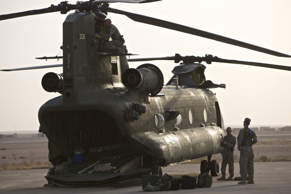 Field maintenance on a CH-47 Chinook Tikrit Iraq Canvas Art - Terry MooreStocktrek Images (18 x 12)