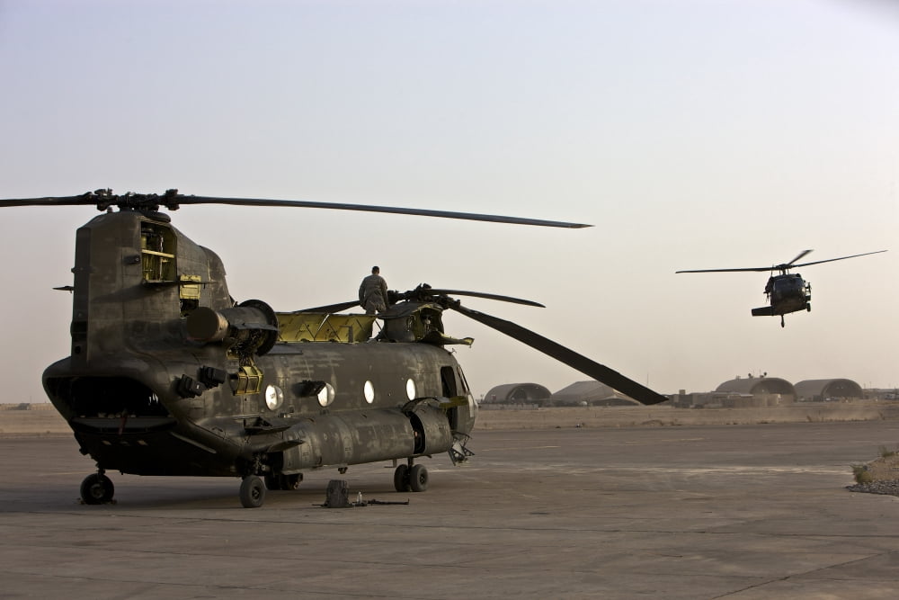 Field maintenance on a CH-47 Chinook Tikrit Iraq Canvas Art - Terry MooreStocktrek Images (18 x 12)
