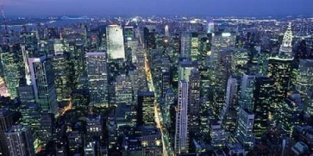 Fifth avenue and Midtown Manhattan NYC Canvas Art - Michel Setboun (10 x 20)