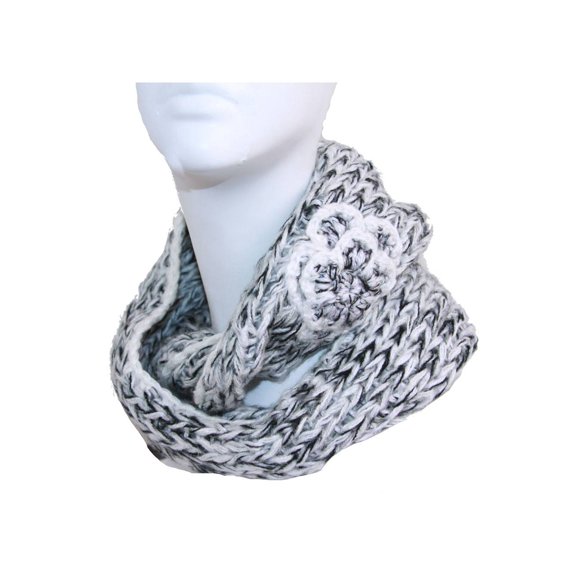 Figure-8 Scarf - White