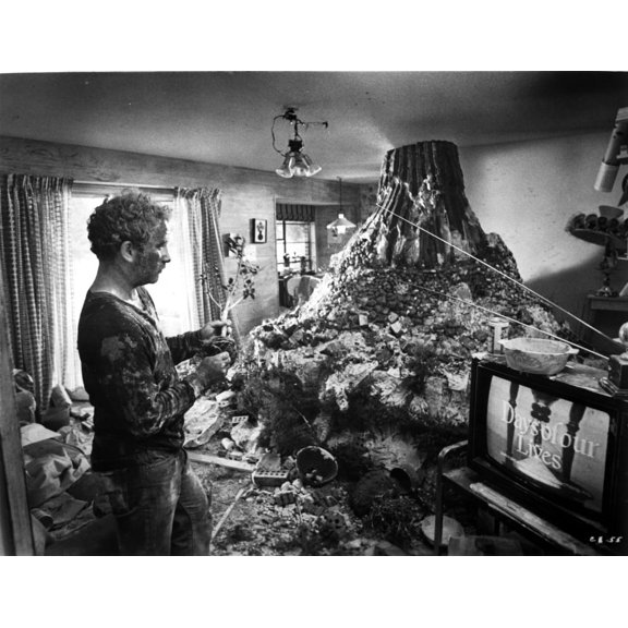 Film still of Richard Dreyfuss with a volcano in a living room Photo Print (8 x 10)