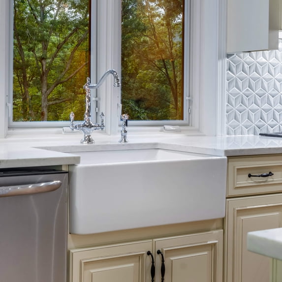 Fine Fixtures Large White Fireclay Apron Front Farmhouse Kitchen Sink 33" N/A
