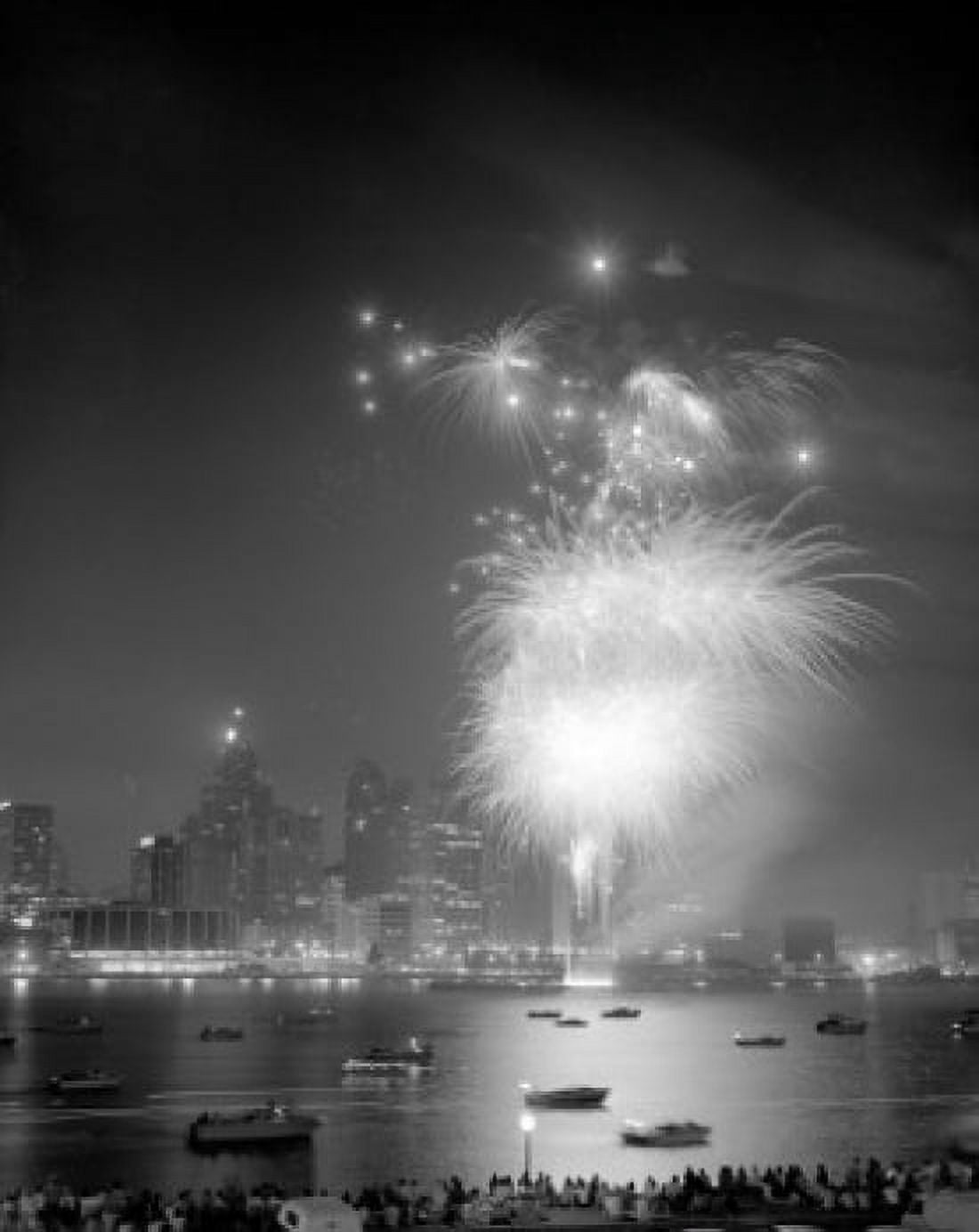 Fireworks exploding over skyline Canvas Art - (24 x 36)