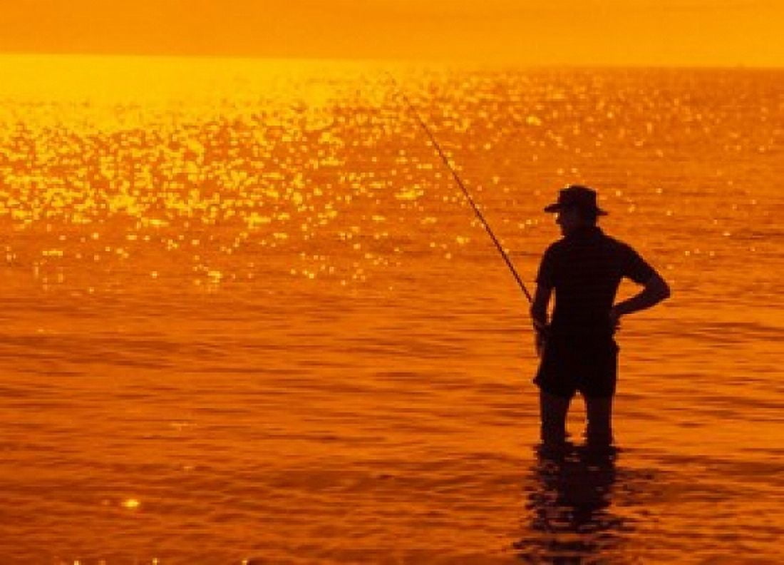Fishing Surfers Paradise Australia Canvas Art - David R Frazier DanitaDelimont (25 x 18)