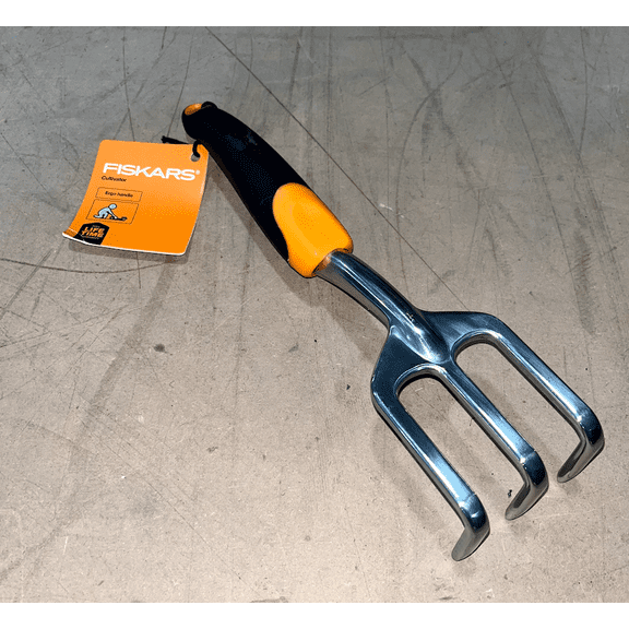 Fiskars Ergo Cultivator for Digging, Aerating Soil, & Weeding, Heavy Duty Handle