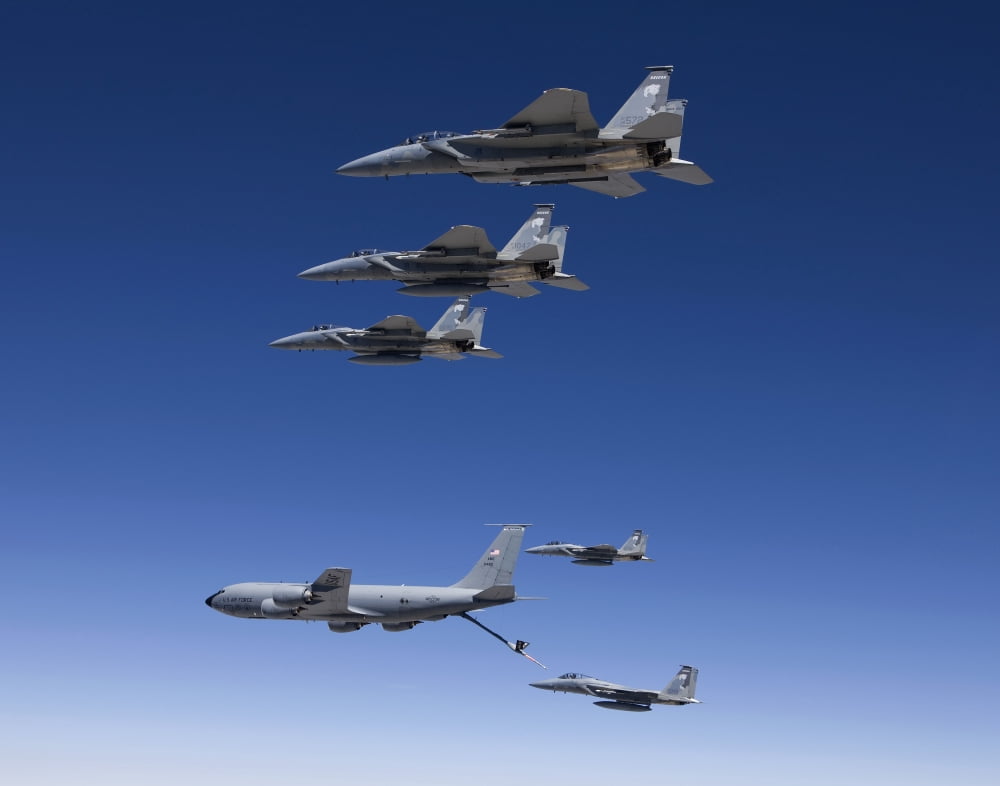 Five F-15 Eagles conduct aerial refueling with a KC-135 Stratotanker Canvas Art - HIGH-G ProductionsStocktrek Images (17 x 13)