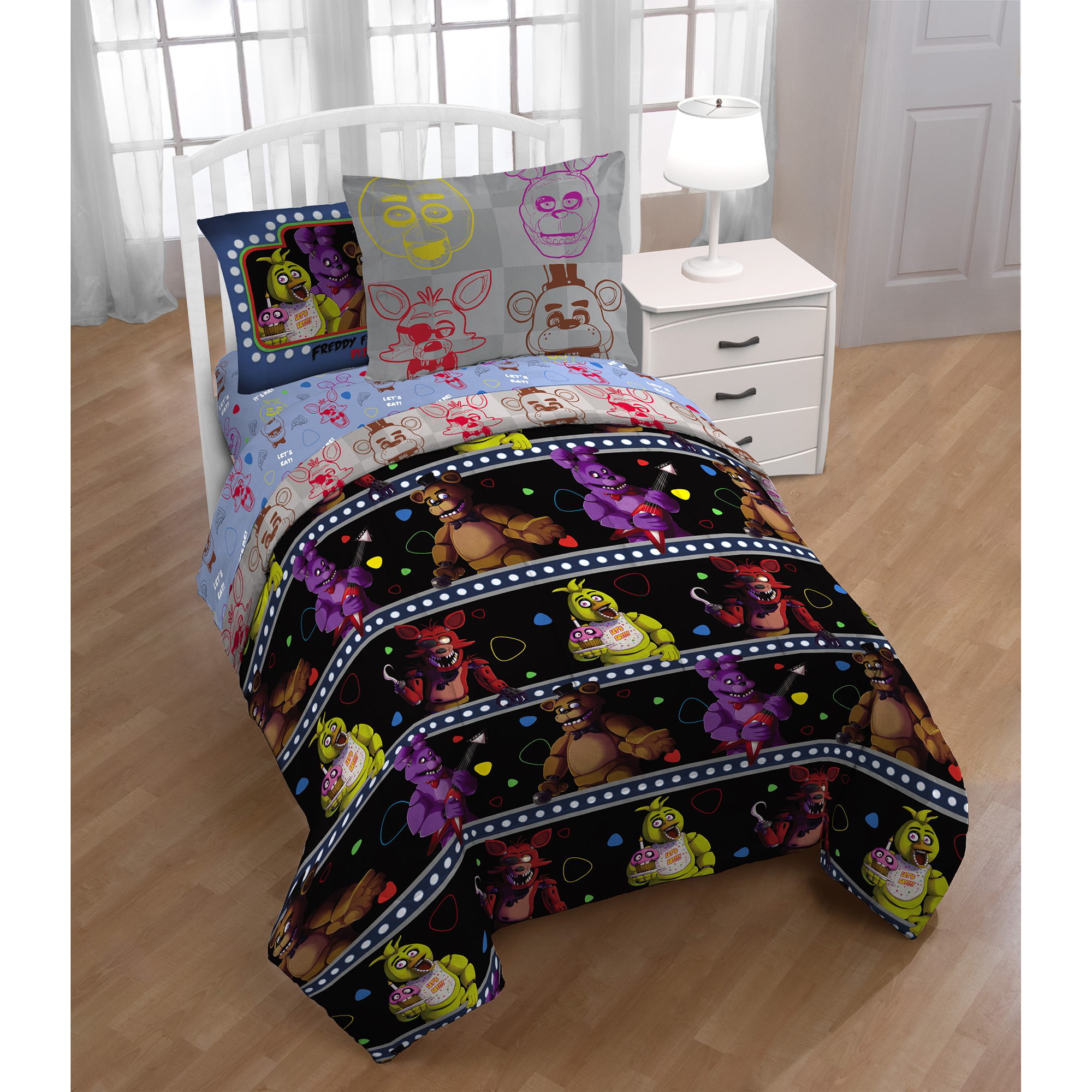 Five Nights at Freddy's Bedding Set Twin Bed in a Bag with Bonus Tote, 5  Piece