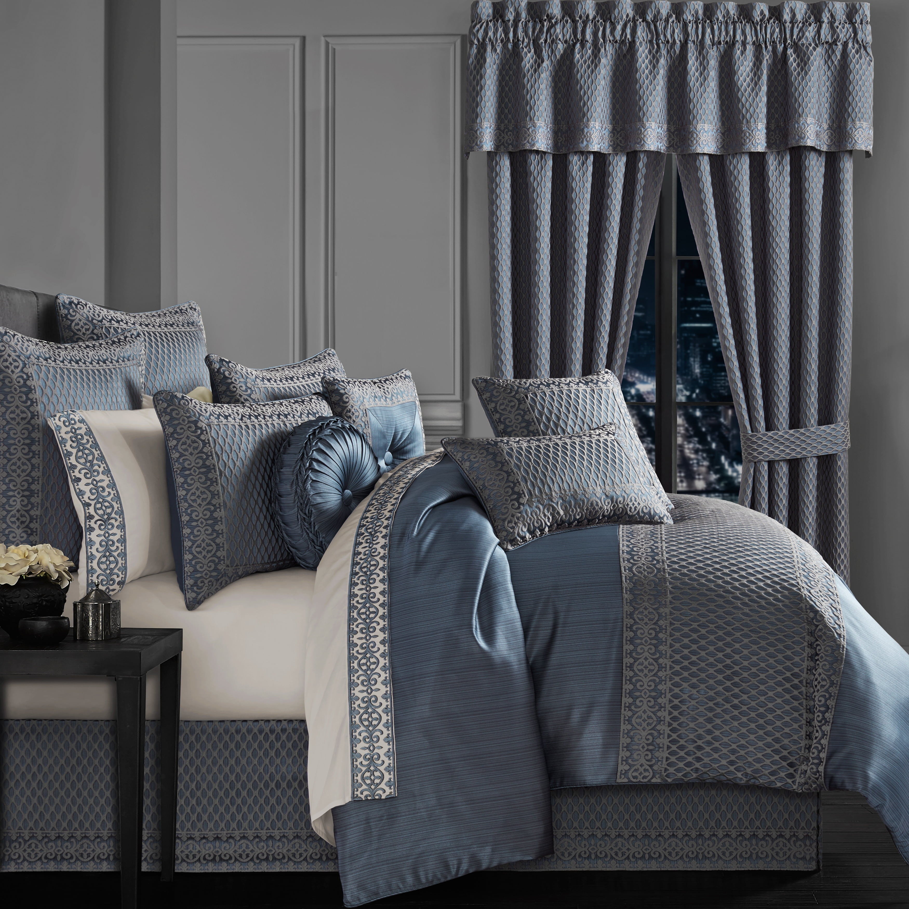 Leah Blue Microfiber Queen Comforter Set with Lattice Pattern