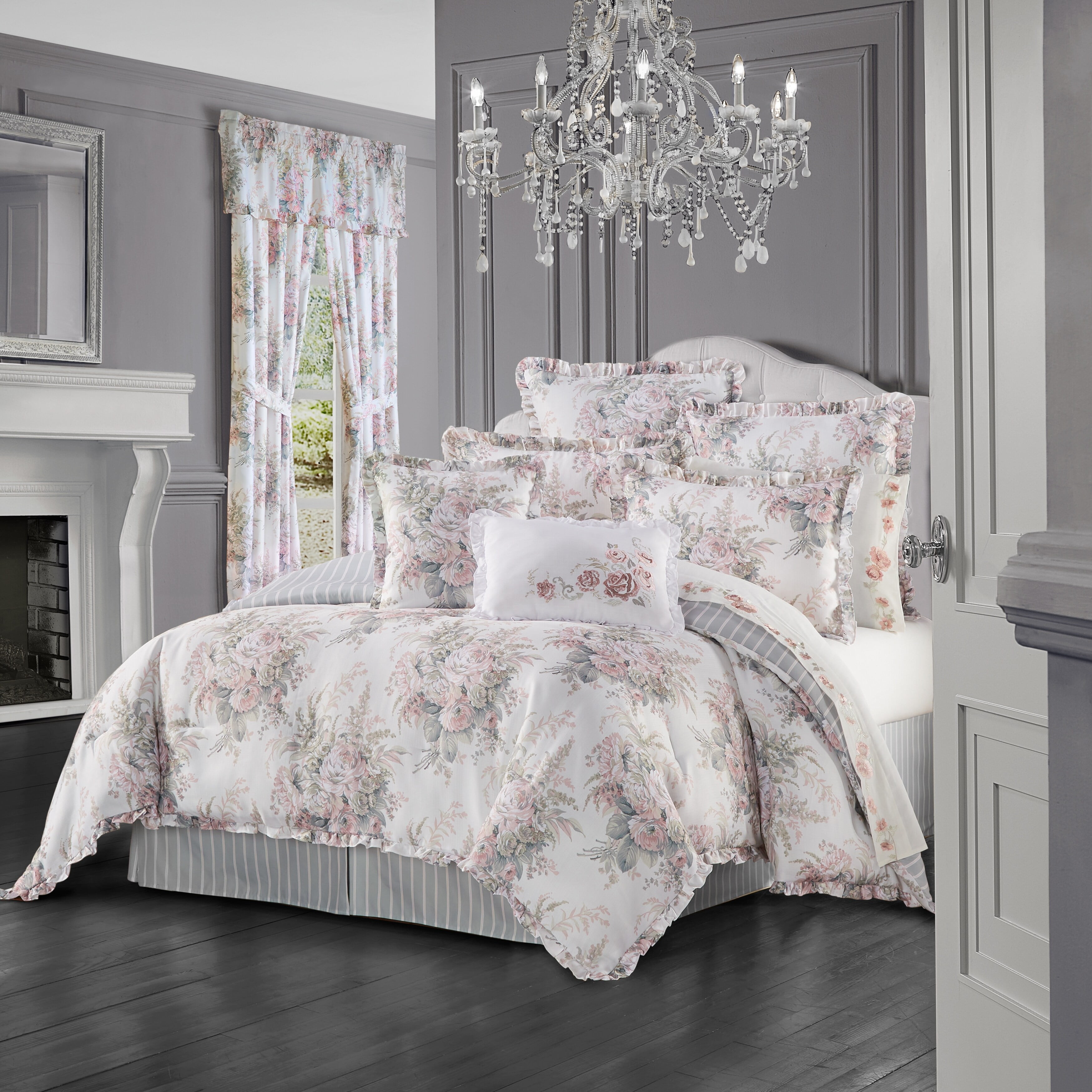 Five Queens Court Royal Court Estelle Blush Comforter Set Full