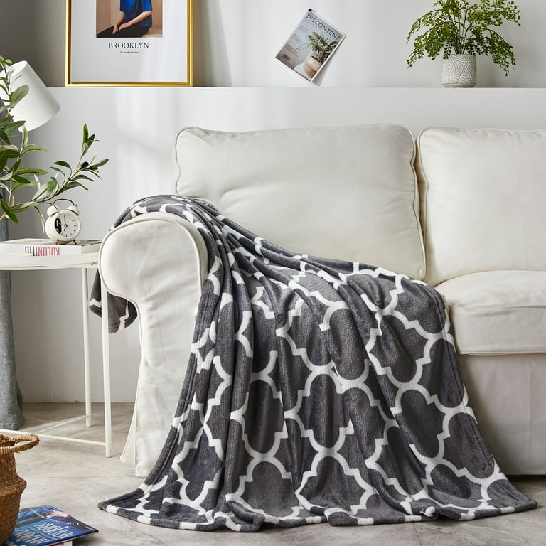 White flannel blanket hot sale