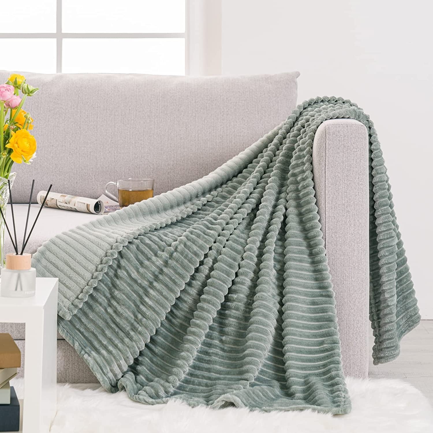 Soft Green Flannel Fleece Throw Blanket for Couch
