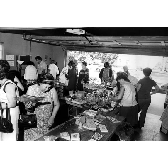 Flea Market History (36 x 24)