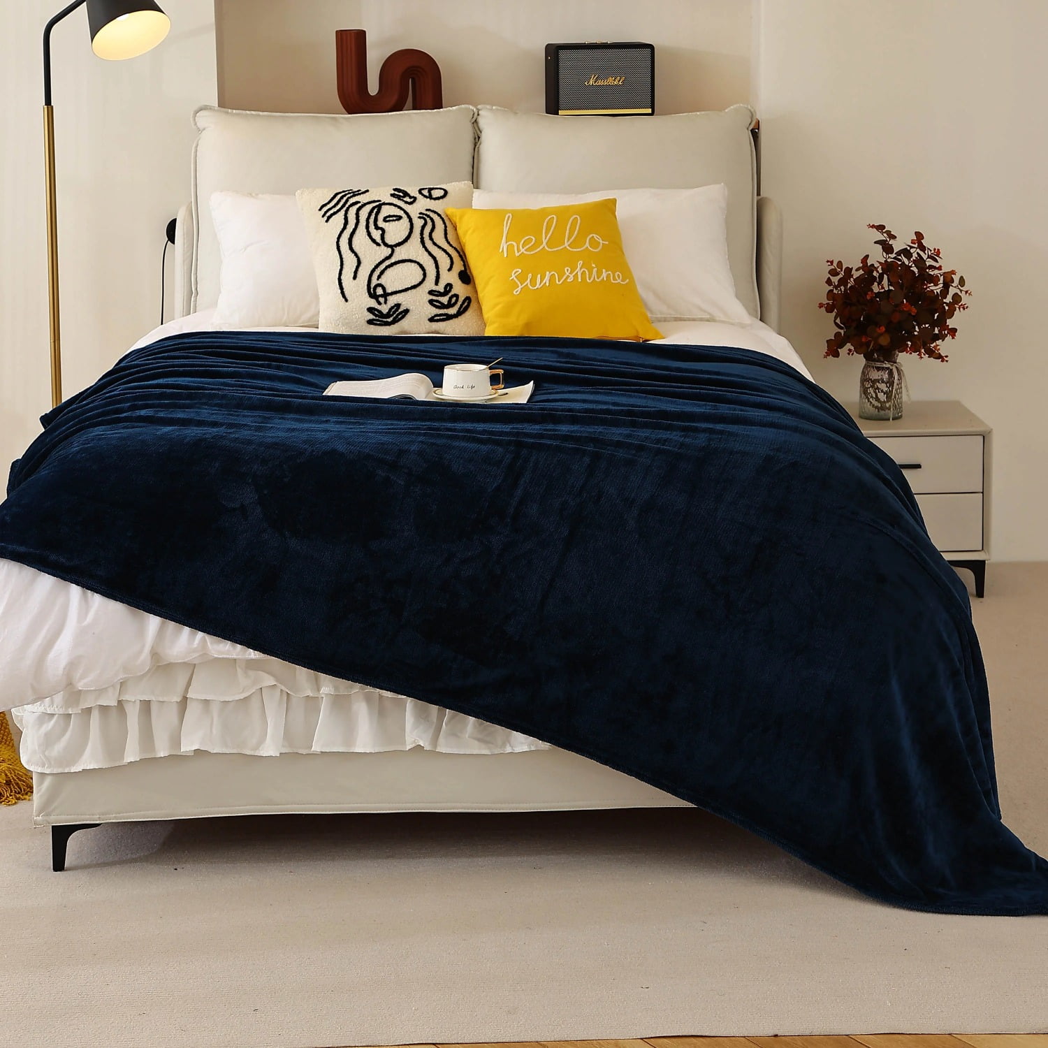 Fleece Bed Blanket King Size 104x90 inches Super Soft Fluffy Fuzzy Plush Blanket Geometric Pattern Cozy Microfiber Flannel Blankets
