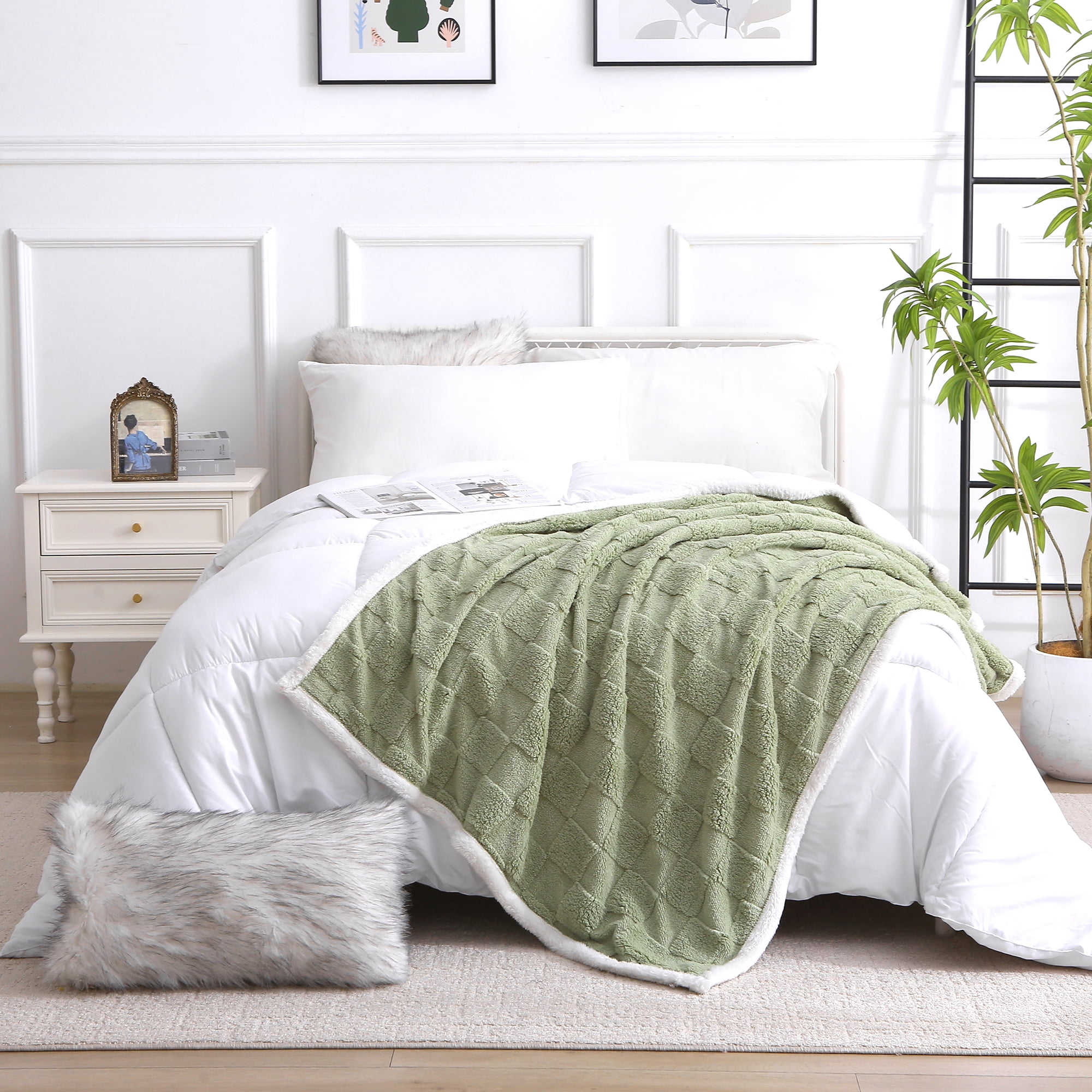 Fleece Twin Blanket for Sofa - Soft Lightweight Plush Cozy Fuzzy Microfiber Checkered Warm Blanket, 60x80 inches, Green