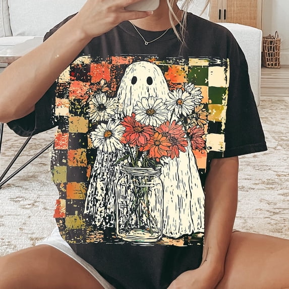Floral Fall Ghost T-Shirt – Boho Autumn Tee with Cute Halloween Spirit and Cozy Ghostly Vibes