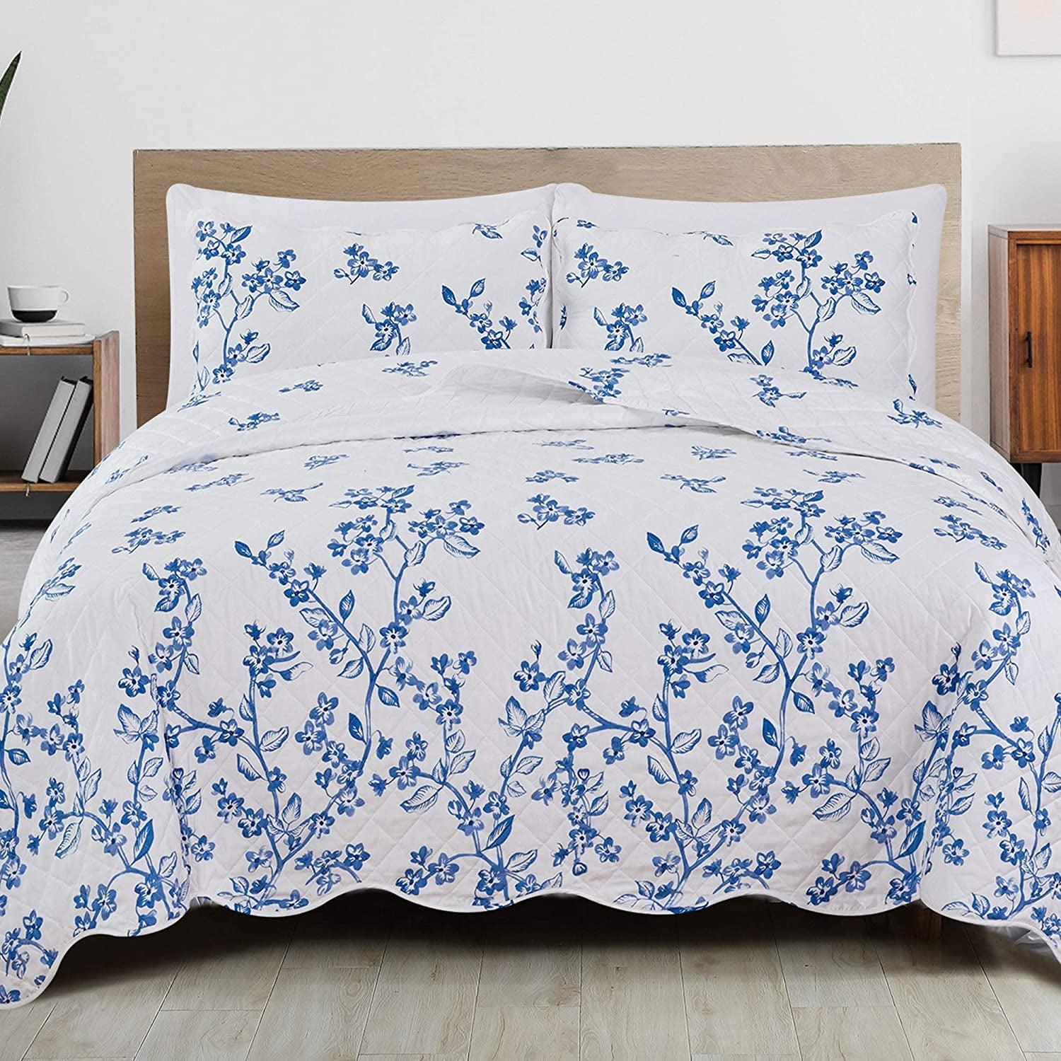 Full Blue Cotton Reversible Floral Quilt Set