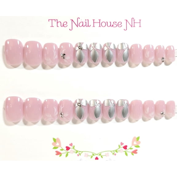 Floral I Silver With Rhinestones Glossy Extra Short Squoval Press On Nails - 24 Pieces - Artificial Nail Kit