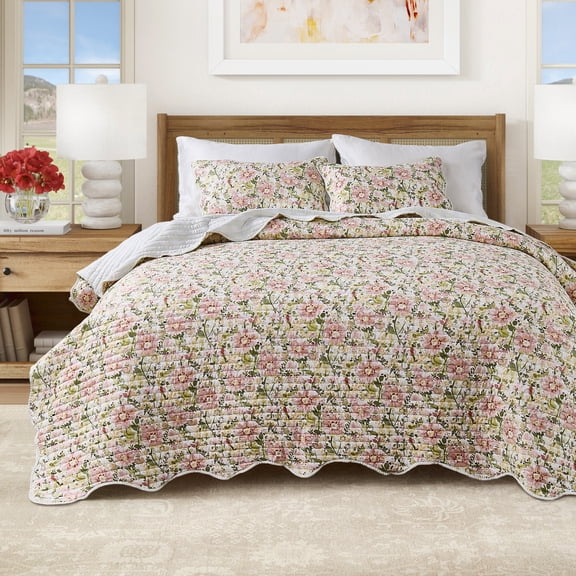 Floral Quilt Set - Lightweight, Soft, All-Season - 2-Piece Reversible Scalloped Bedding Set (Twin / Twin XL, Garden Blooms)