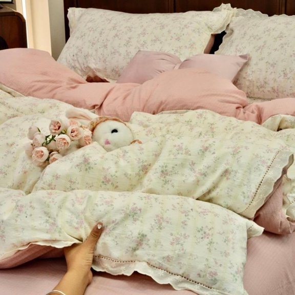 Floral Ruffle Duvet Cover Set - Chic Pastel Bedding for Queen/King