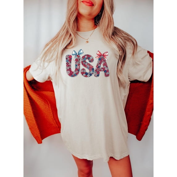 Floral USA Flag Independence Day America Graphic Design T-Shirt