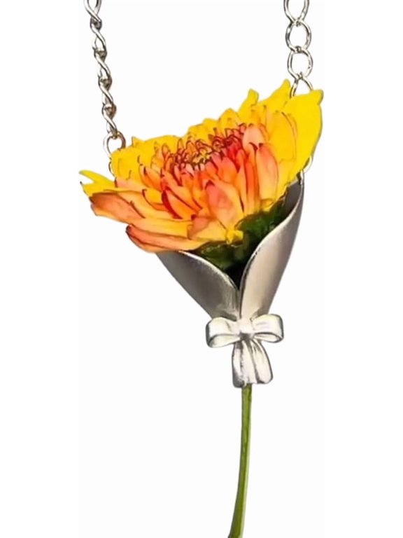 Flower Bouquet Necklace Flower Holder Necklace Pendant Creative Floral Vase Necklaces Kawaii Aesthetic Spring Dresses Mothers Day Jewelry Gifts Graduation Gifts for Daughter