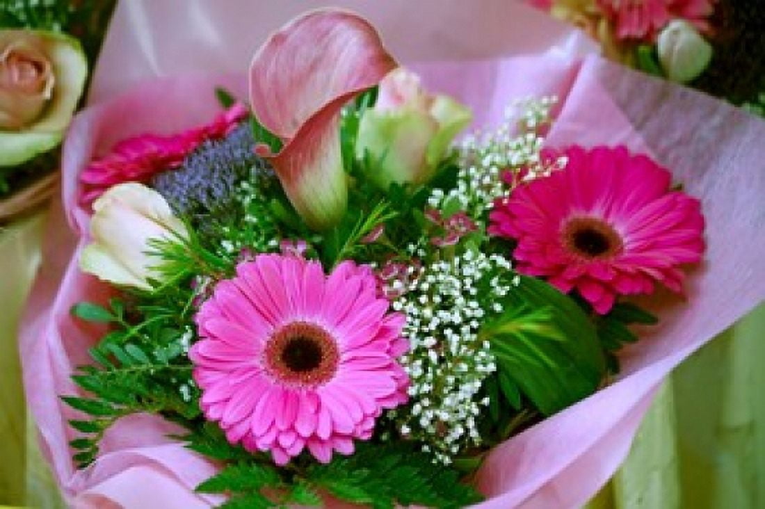 Flowers in Market Canvas Art - Dave Bartruff DanitaDelimont (26 x 18)