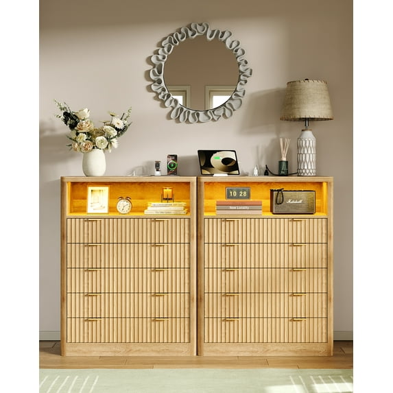 Fluted Dresser for Bedroom, Storage Organizer with 5 Drawers, Chest of Drawers with LED Light & Charging Station, Modern Farmhouse Nightstand for Bedroom, Living Room, Hallway, Natural Oak