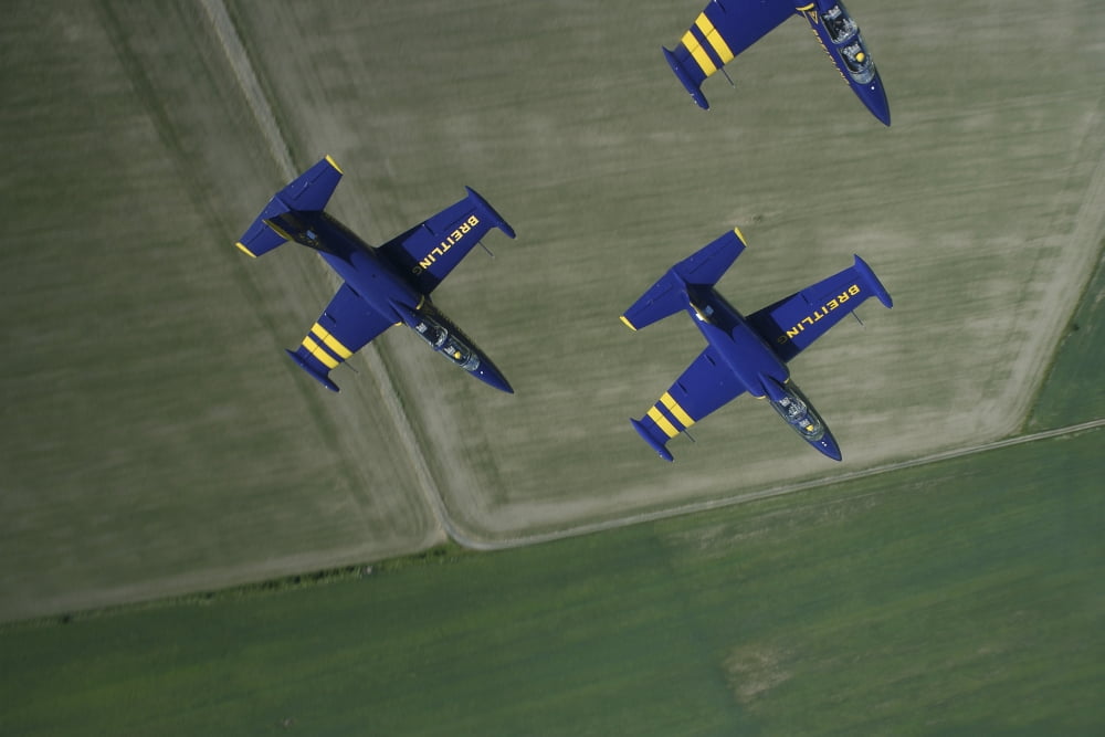 Flying with the Aero L-39 Albatros of the Breitling Jet Team Canvas Art - Daniel KarlssonStocktrek Images (18 x 12)