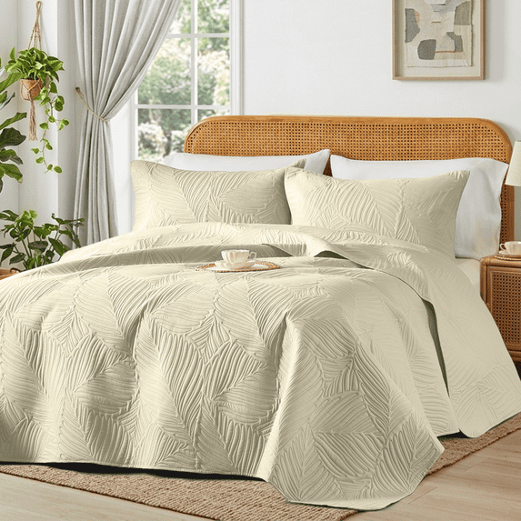 Flymme Beige Quilt Bedding Sets,3 Piece Lightweight Bedspread for King Bed,Boho Leaf Pattern Thin Comforter Bed Cover Bedroom Decor Gift for Family Friends