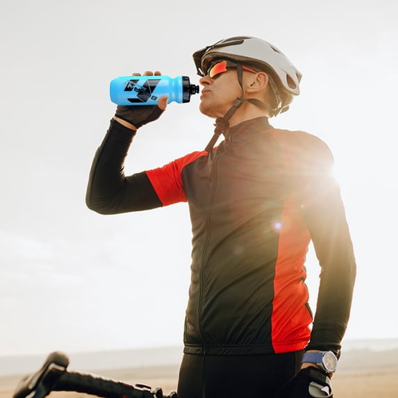 Fnyoxu Bike Water Bottle, 21oz, Sport Insulated Water Bottle Leak Proof Water Bottles Than A Regular Reusable Water Bottle, Sport and Bike Squeezing Bottle with Handle, Cycling Water Bottle