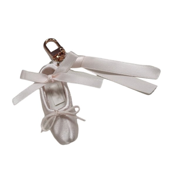 Fogun Dance Shoe Ribbon Keyring Ballet Shoe Keychain Decoration Backpack Pendant Suitable for Dance Fan and Decorative Use
