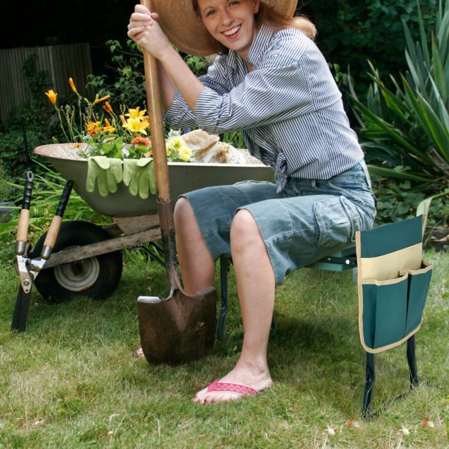 Folding Garden Kneeler and Seat Heavy Duty Gardening Bench with Soft Cushion and Tool Pouch