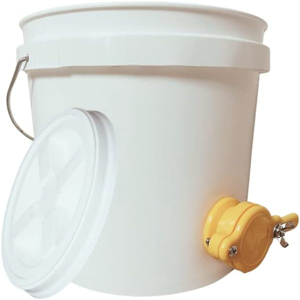 Food Grade 2 Gallon Bucket With Gate For Beekeeping And Gamma Lid