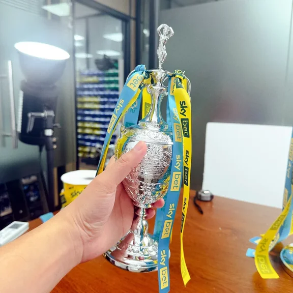 Football Lea Gue First Division Trophy, 33 cm Resin Replica Trophy with Ribbon, Christmas Halloween Gifts The Best Gift For Fans