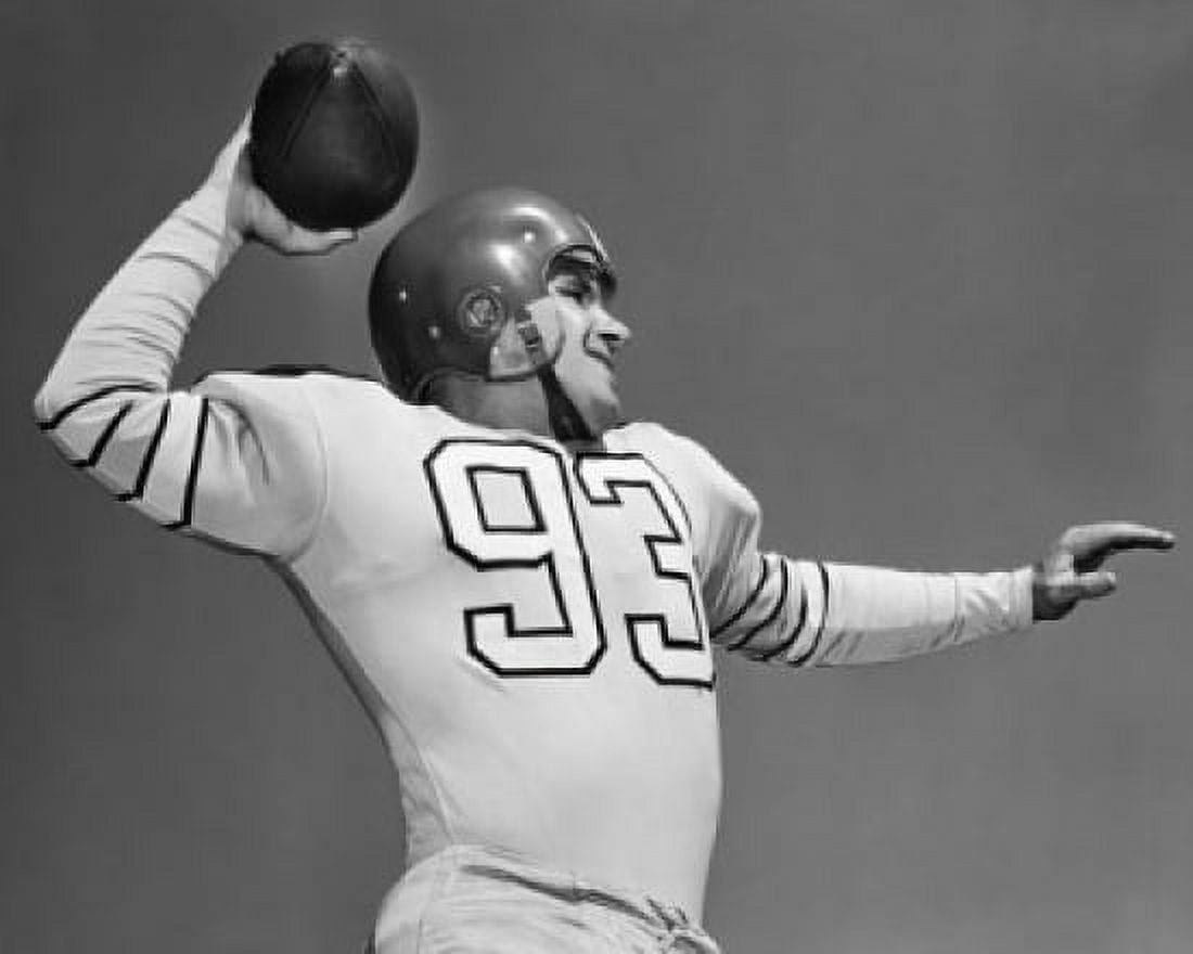 Football player throwing a football Canvas Art - (18 x 24)