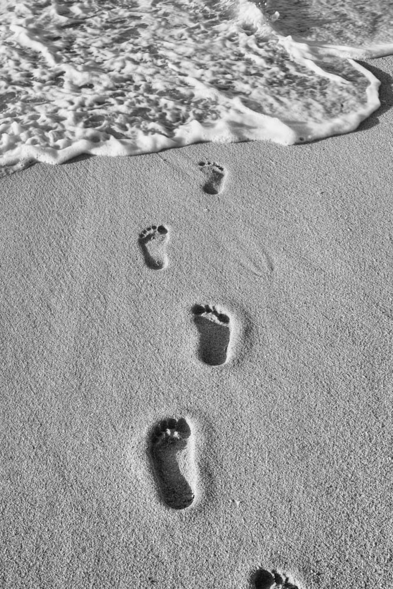Footprints in the sand Varadero Cuba Canvas Art - David Chapman  Design Pics (12 x 19)