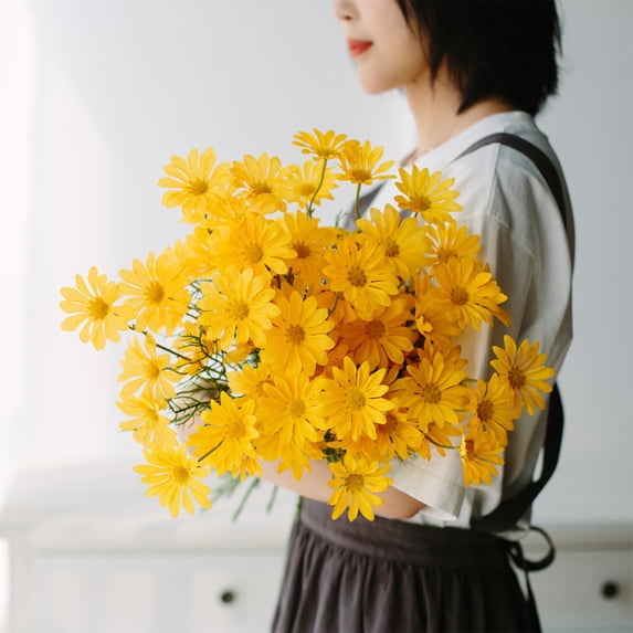 Foqnuq Artificial Daisy Bouquet | Faux Flower Decoration | Home and Garden Accents | Ideal for Indoor and Outdoor Use