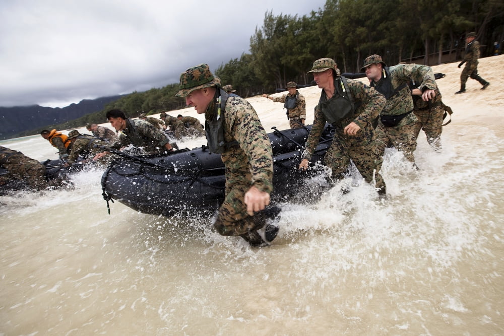 Force reconnaissance Marines sprint into the water with their F470 Combat Rubber Raiding Crafts Canvas Art - Stocktrek Images (35 x 23)